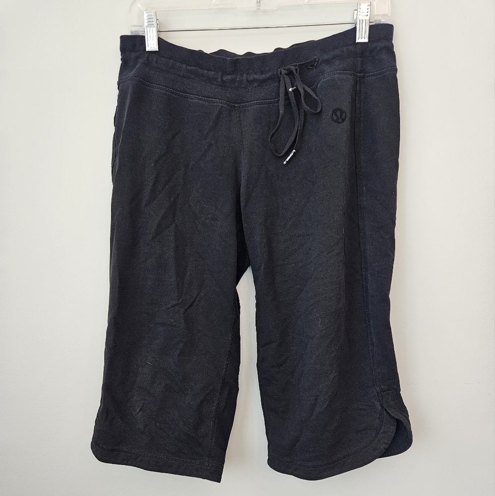 Lululemon culottes Pant. Black. Measurements In pictures